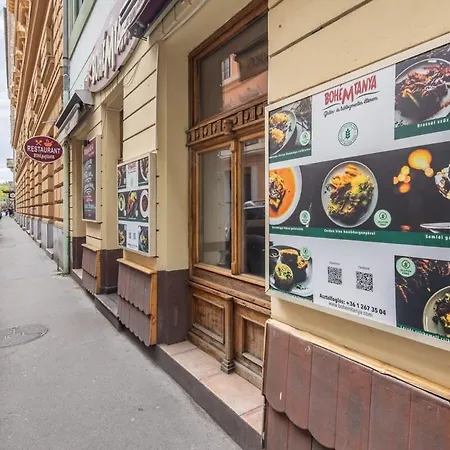 Extreme Modern Aircon アパート